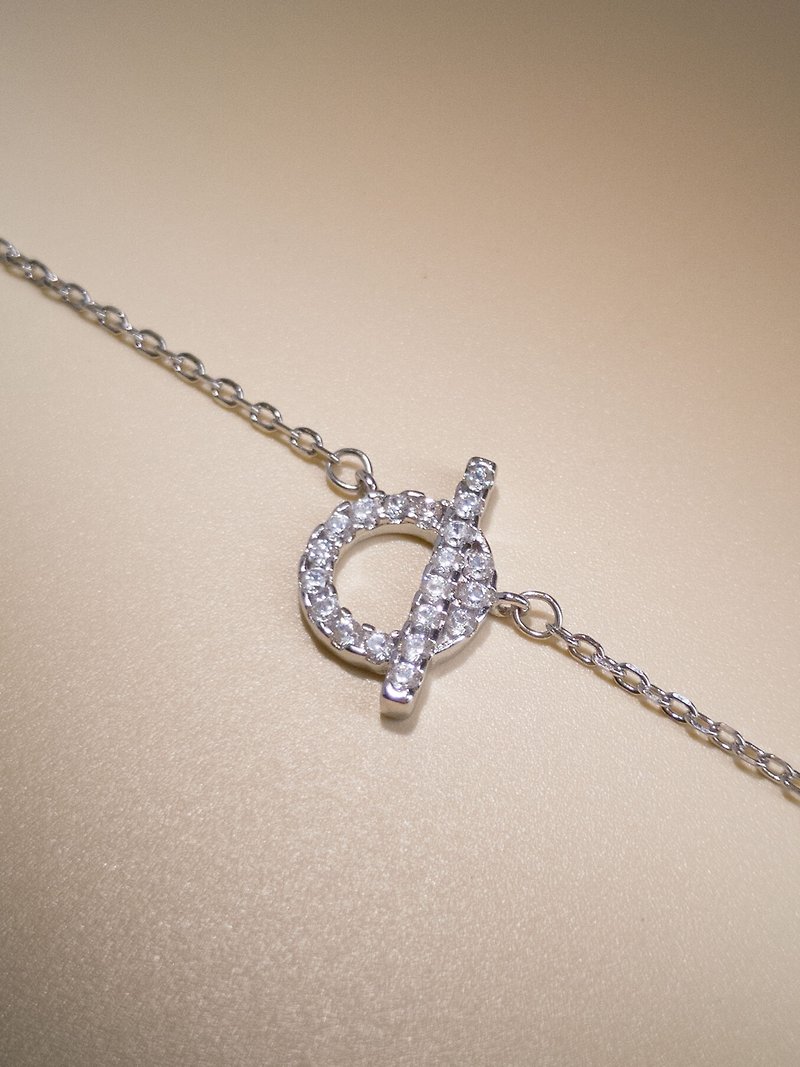 Diamond Finesse Toggle Necklace