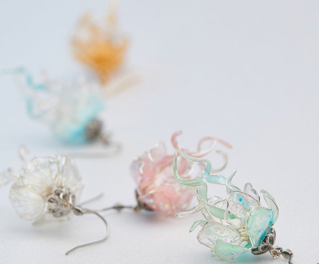 不滅のクラゲ - ハンドメイド イヤリング 樹脂イヤリング