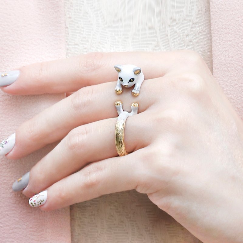 Fluffy Snow Kitten Ring - 戒指 - 其他金屬 白色