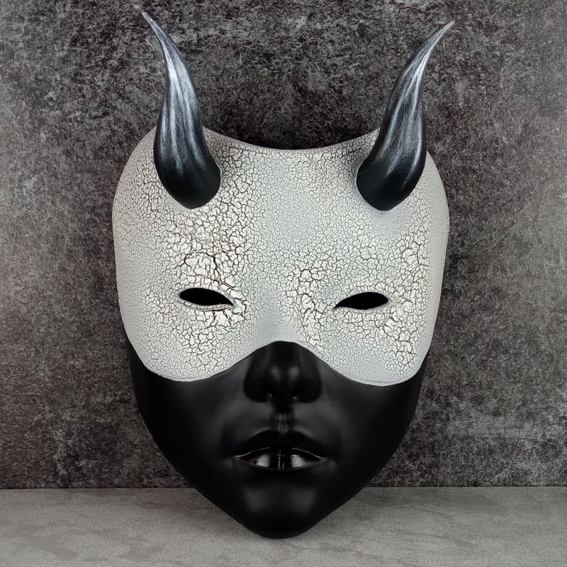 Geisha Witch Mask – Dual-Tone Black & White Split with Silver Horns - 口罩/口罩收納套 - 塑膠 黑色