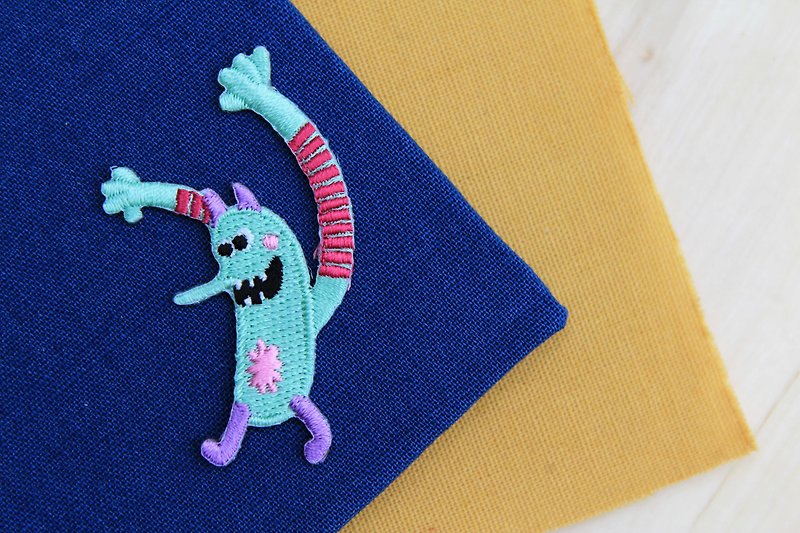Five-tooth Long Hand Monster Self-adhesive Embroidered Cloth Sticker-Monster Planet Wings World Series - เย็บปัก/ถักทอ/ใยขนแกะ - งานปัก สีน้ำเงิน