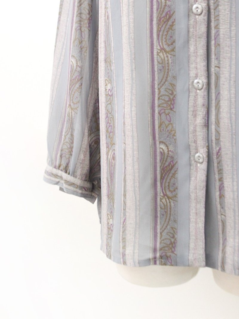 日本製復古變形蟲條紋淺灰色長袖古著襯衫Vintage Blouse - 恤衫 - 聚酯纖維 灰色