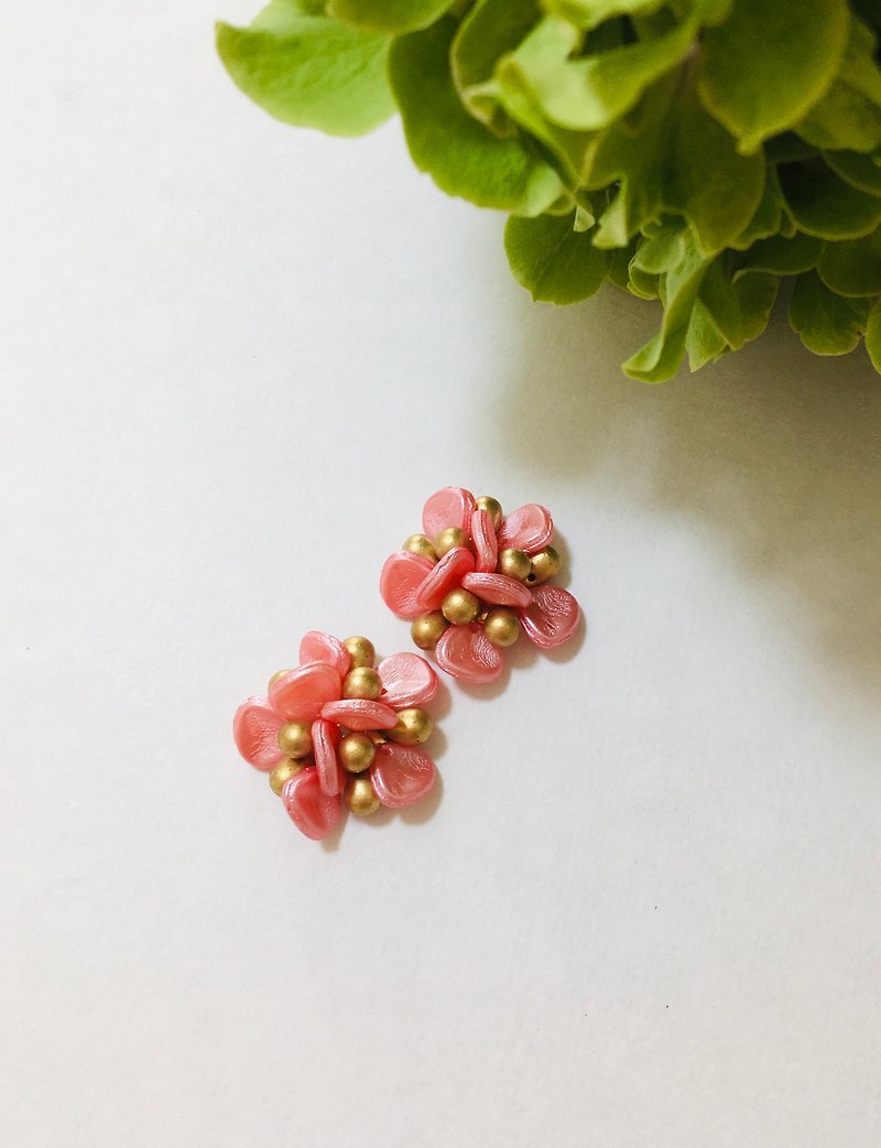 Metallic Pink and Gold Czech Glass Flower Earrings - Earrings & Clip-ons - Glass Pink