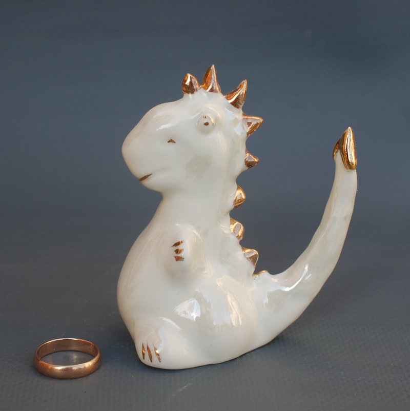Dragon Sculpture Ring holder ceramic White Porcelain Baby Dragon Figurine - 擺飾/家飾品 - 瓷 白色