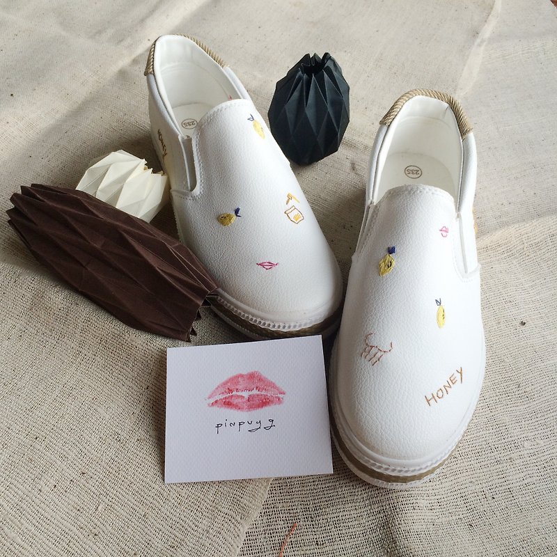 繡線 女休閒鞋/帆布鞋 白色 - handmade embroidery
