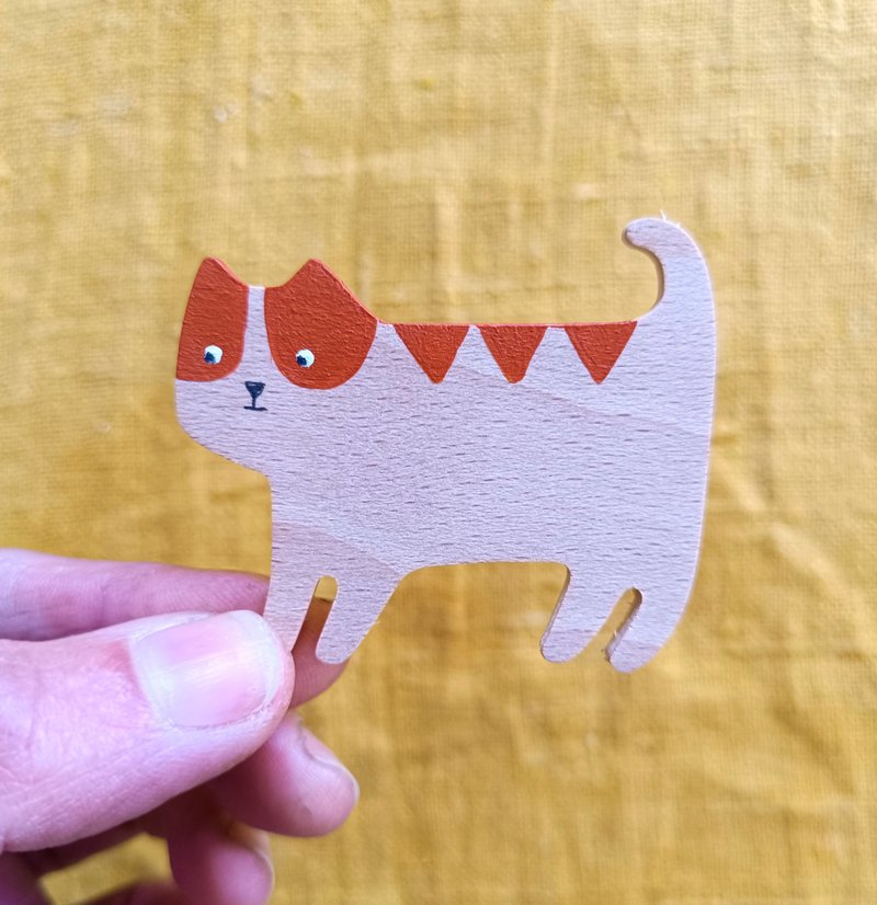Cat brooch Neko in orange made from handpainted wood. Best gift for cat lovers! - 胸針 - 木頭 橘色