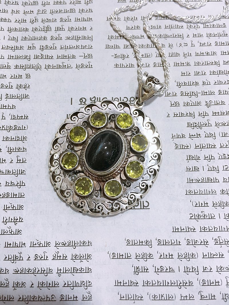 Peridot and Cat eye Pendant Handmade in Nepal 92.5% Silver - Necklaces - Gemstone 