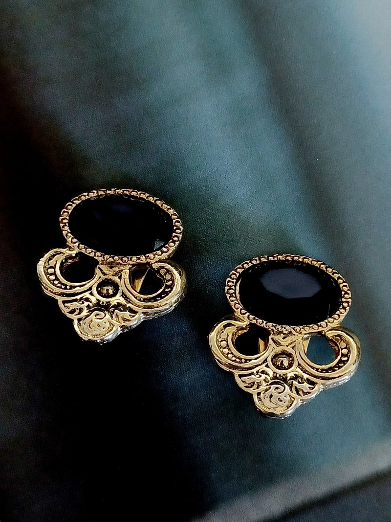 vintage jewelry  典雅黑石鳶尾花圖騰 夾式耳環 - 耳環/耳夾/耳骨夾 - 其他金屬 