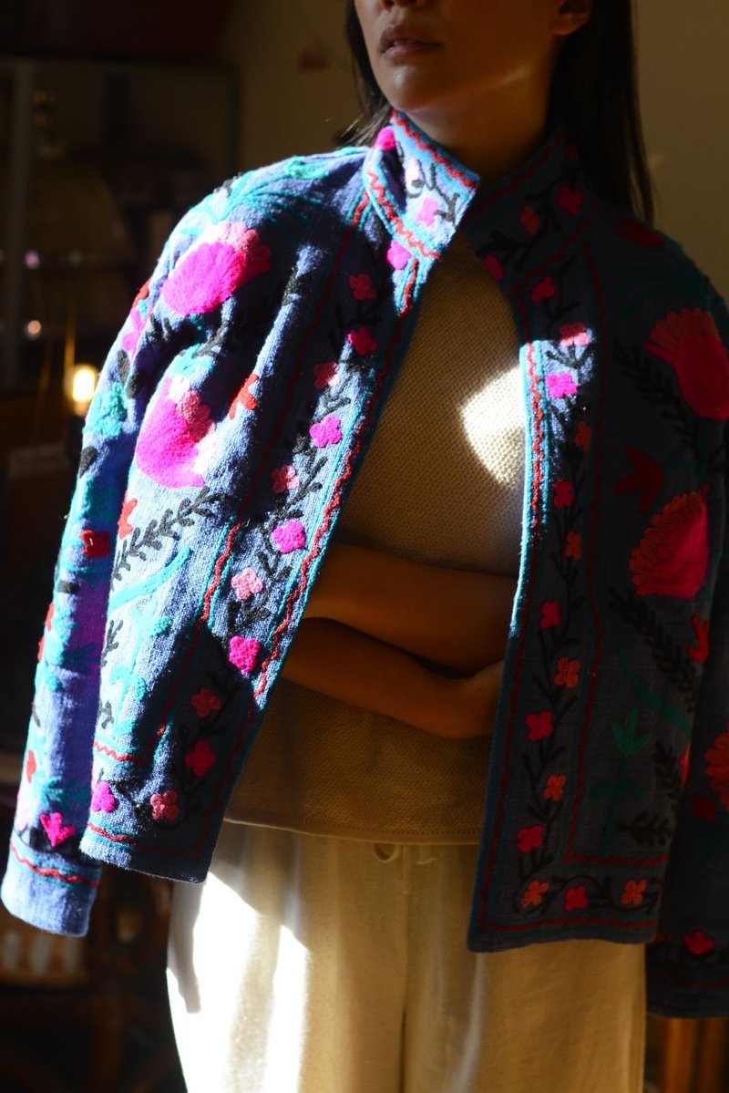 Suzani蘇札尼手工刺繡純棉寬袖外套 - 雨夜花 - 女大衣/外套 - 棉．麻 多色
