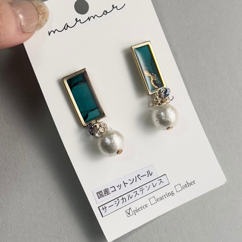 【1点のみ】ブルーグリーン　コットンパール　揺れる　ピアス　サージカルステンレス　青　国産コットンパール　上品　カジュアル　デート　おでかけ　ゴールド　緑 - 耳環/耳夾/耳骨夾 - 樹脂 藍色