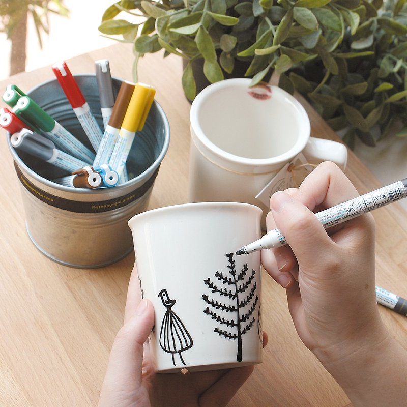 彩繪DIY親親馬克杯 -P+L設計杯含8色筆(台灣製可微波烤箱SGS檢驗) - 咖啡杯/馬克杯 - 瓷 白色