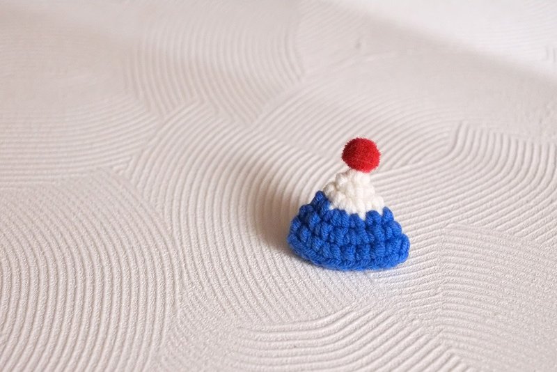 [Wool knitting finished product] Mount Fuji small pin - เข็มกลัด/พิน - วัสดุอื่นๆ สีน้ำเงิน