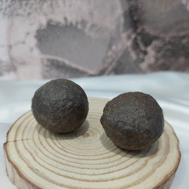 Natural shaman Stone(male + female) - ของวางตกแต่ง - เครื่องเพชรพลอย สีเทา