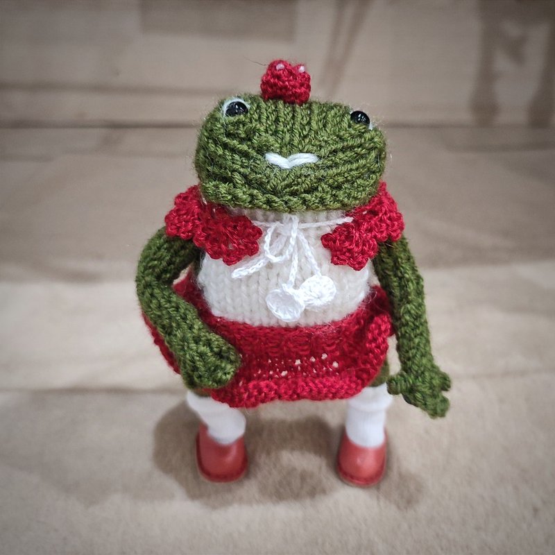 Green knitted Frog.  Cute frog princess. Knitted toys frog. Amigurumi Frog. - ตุ๊กตา - ลินิน สีเขียว