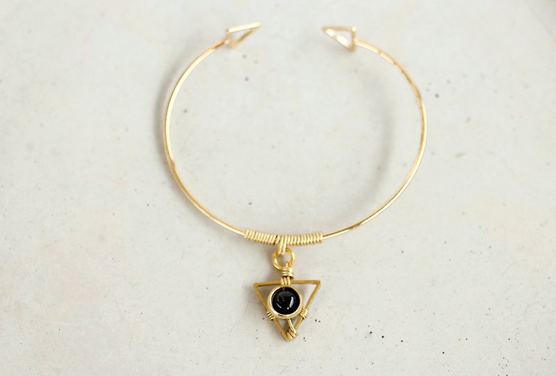 Myth Tiny - Triangle black Stone crystal tourmaline bracelet retro geometric detail - สร้อยข้อมือ - เครื่องเพชรพลอย สีดำ