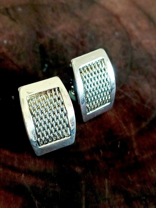 老時光製造所 vintage jewelry Monet 銀色酒桶型網格紋夾式耳環
