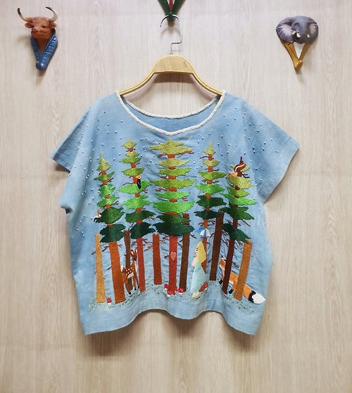 TreeHouse In The Woods 手工刺繡襯衫、棉麻麵料、狐狸、鹿、花