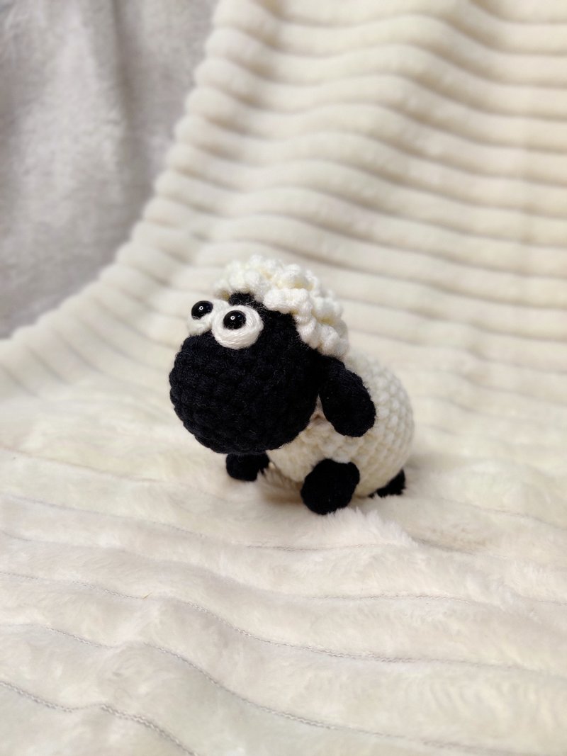 Shaun the Sheep | Amigurumi Animal | Crochet Stuffed Doll | Handmade Knitted Toy - ตุ๊กตา - ผ้าฝ้าย/ผ้าลินิน 