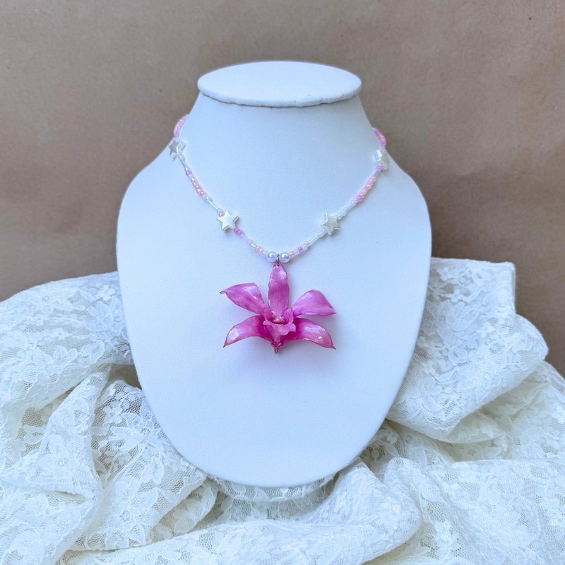 Dendrobium  shiny multi-colored bead necklace decorated with stars - 項鍊 - 植物．花 紫色