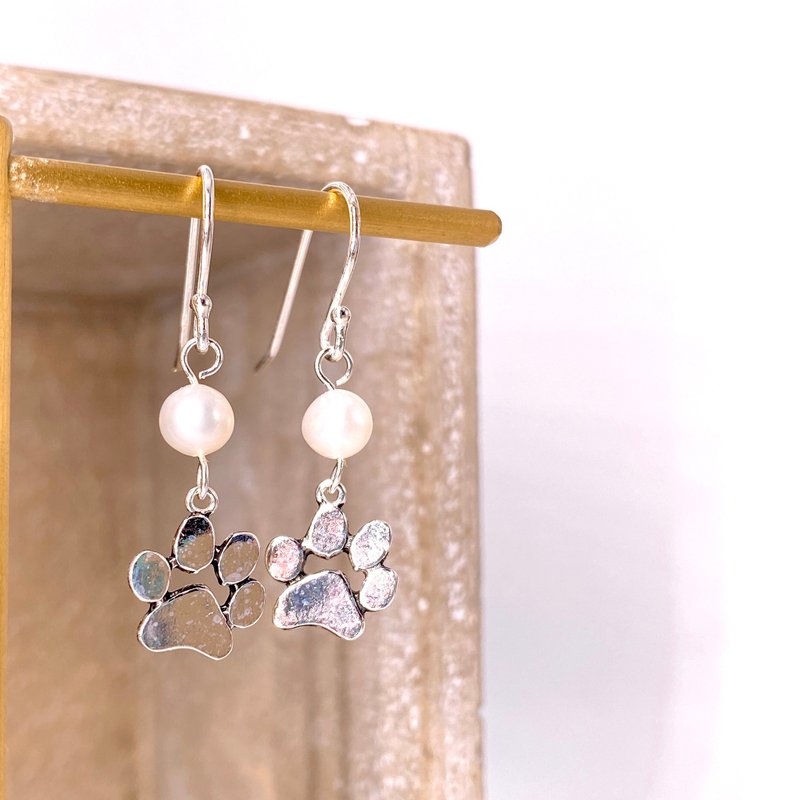 Cat Paw Fresh Water Pearl Silver Earrings - ต่างหู - เงินแท้ ขาว