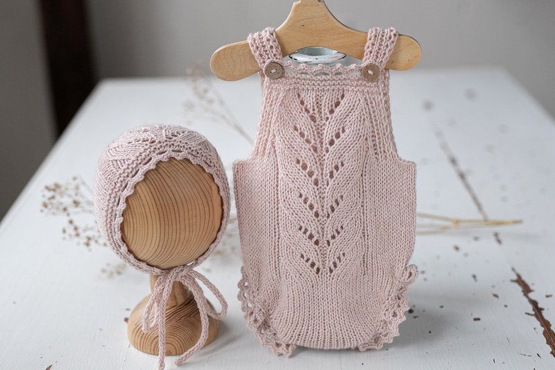 Pink bodysuit for newborn girls:the perfect outfit for a little girl - เครื่องประดับ - โลหะ สีกากี