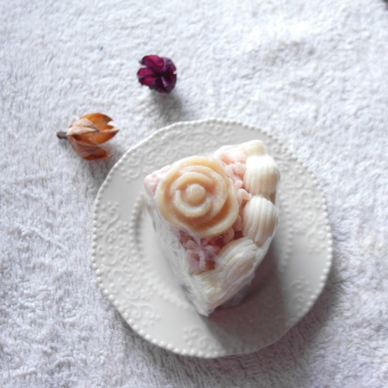 玫瑰小蛋糕手工皂禮 生日婚禮小物 - 肥皂/手工皂 - 植物．花 卡其色