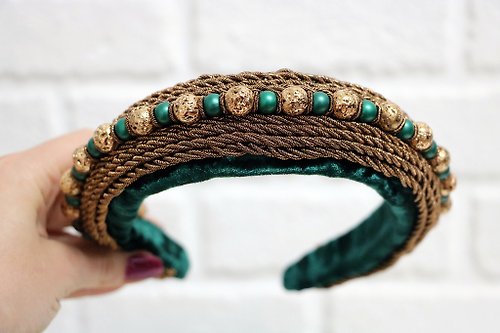 Designer beaded jewelry by Mariya Klishina Green handmade headband Deep green tiara Emerald crystals headband