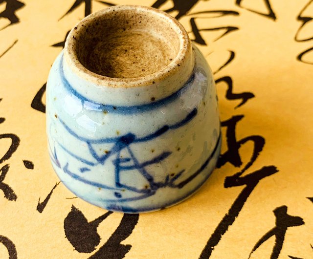 中国　香合　清朝時代　青華 中国 香合 清朝時代 青華 A blue and white handled vase, hu