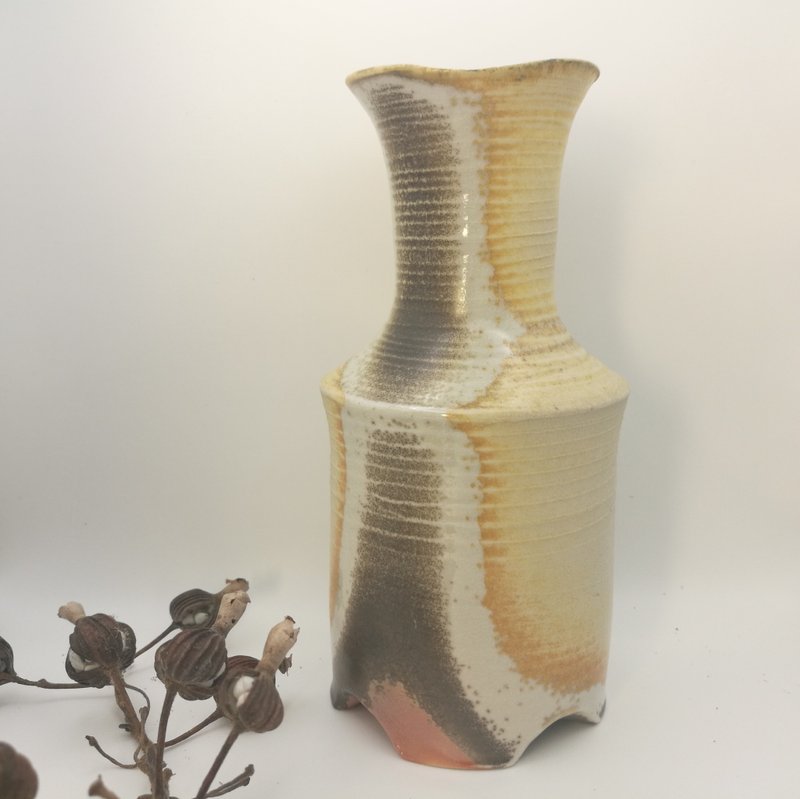 hand-thrown/wood-fired/vase/natural ash glaze/flame marks/ideal gift/ keepsake - เซรามิก - ดินเผา สีทอง