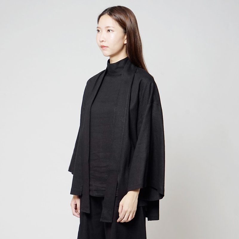 Black and white cut FW kimono style short jacket black - เสื้อแจ็คเก็ต - ผ้าฝ้าย/ผ้าลินิน สีดำ