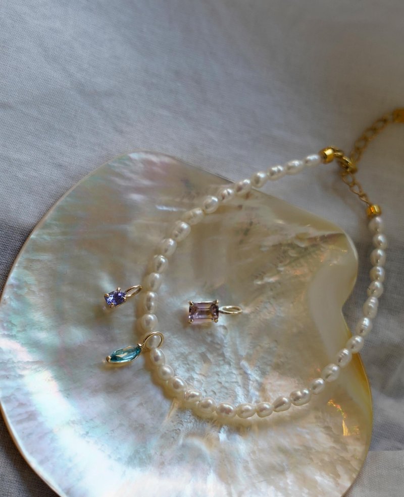 SV Birthstone Pearl Bracelet - 手鍊/手環 - 其他金屬 多色