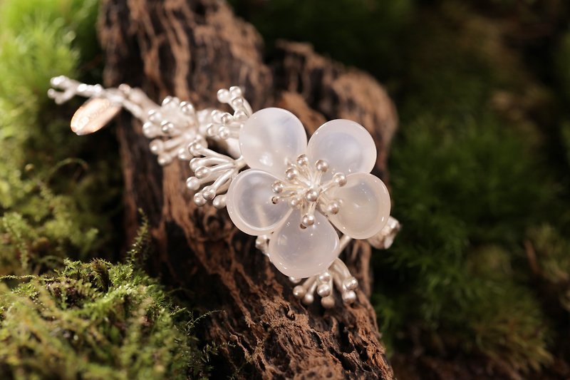 Plum Blossom Handmade Jewelry Magnetic Buckle Flower Ornament