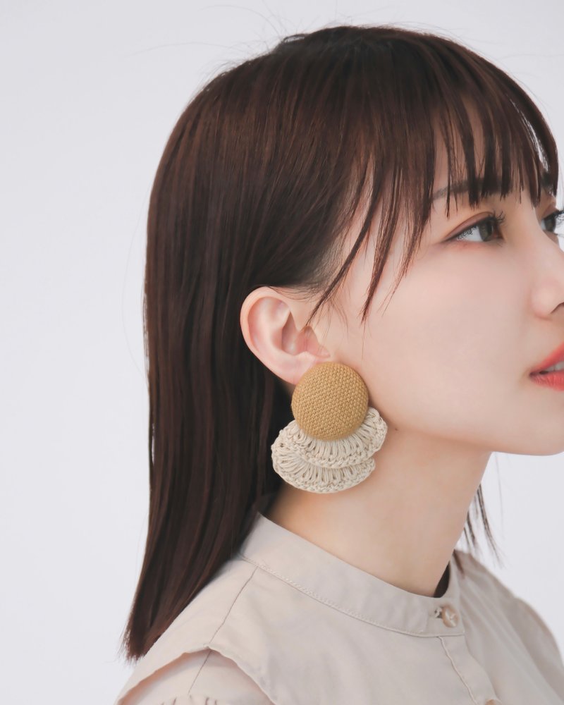 23' Summer TieredSkirt clip earring - ต่างหู - เส้นใยสังเคราะห์ สีกากี