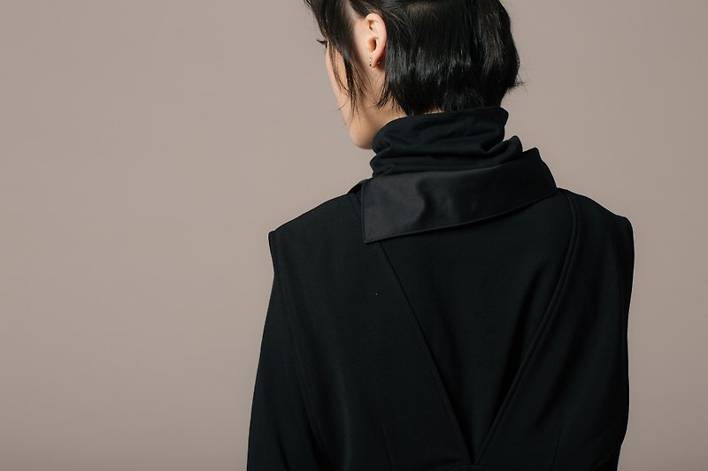 8 lie down_high collar side lapel top - เสื้อผู้หญิง - ผ้าฝ้าย/ผ้าลินิน สีดำ