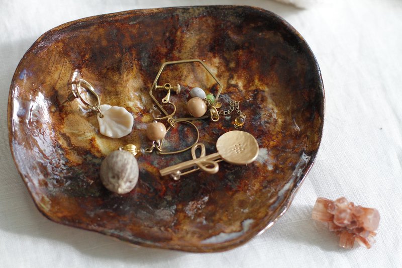 Hand-kneaded honey-colored ceramic jewelry plate - Plates & Trays - Pottery Brown