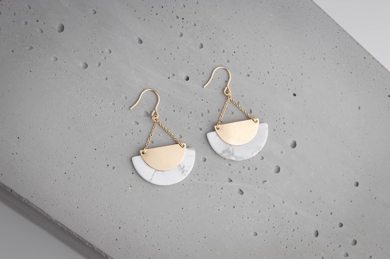 ICELAND earrings with natural White Turquoise marble effect and dainty chain - ต่างหู - โลหะ สีทอง