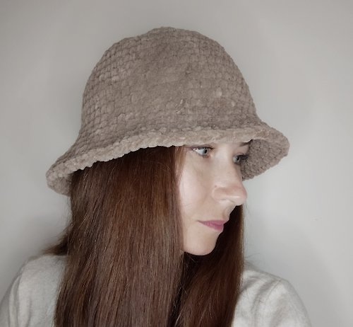 Alternative Crochet Boutique 蓬鬆的女式漁夫帽。 棕色漁夫帽鉤針編織。 毛絨漁夫帽。