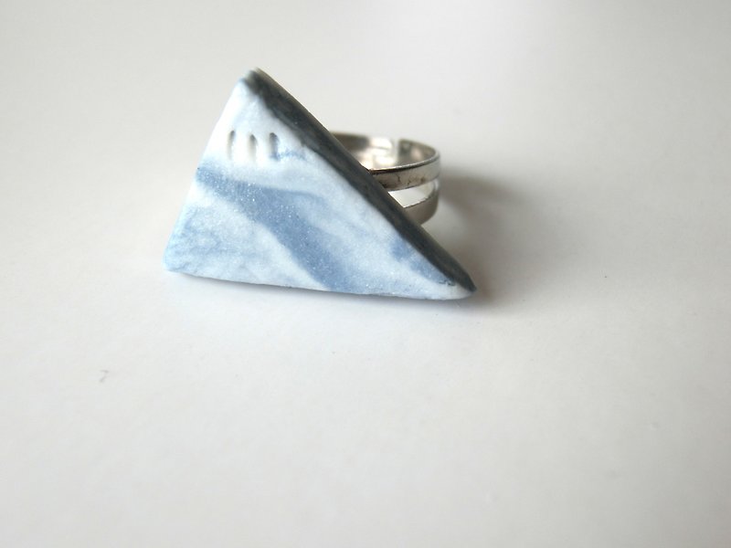 Ceramic Ring - Blue / Triangle / White / Marble - แหวนทั่วไป - เครื่องลายคราม สีน้ำเงิน