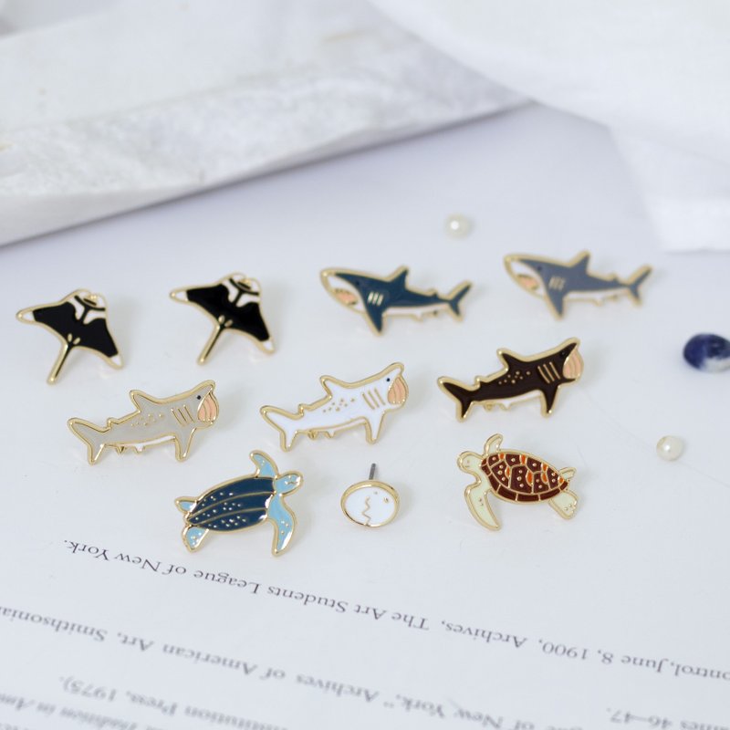海洋生物 腦海工作室 全系列混搭耳環 鯊魚 魔鬼魚 海龜 醫療鋼針 - 耳環/耳夾/耳骨夾 - 琺瑯 白色