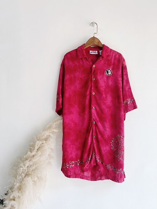 河水山 豔紅粉渲染刺繡圖騰 古著絲質夏威夷襯衫上衣vintage Aloha Shirt