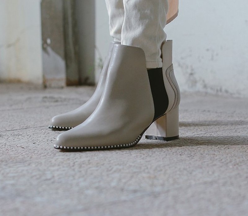 Exquisite pearl trim bandage stitching pointed rough leather with ankle boots apricot - รองเท้าบูทยาวผู้หญิง - หนังแท้ สีเทา