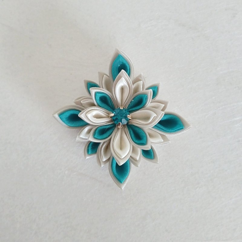 花咲み　ブローチ　星花 　ターコイズグリーン　つまみ細工 - 胸針 - 棉．麻 綠色