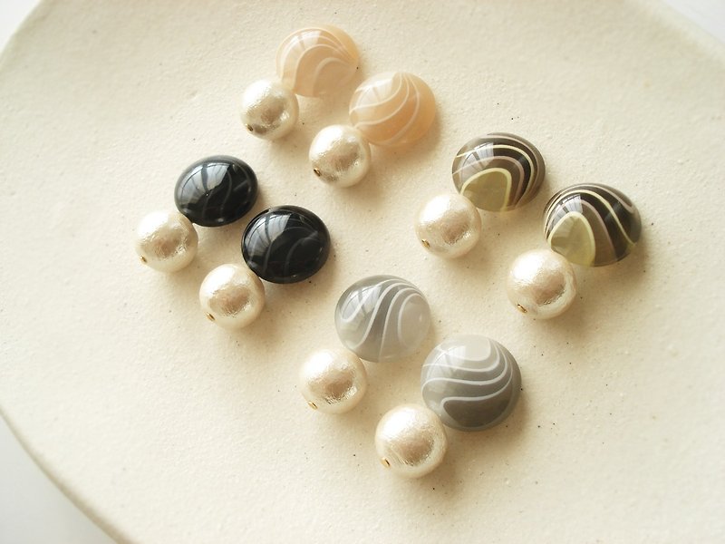 Classical marble acrylic button and cotton pearl clip on earrings 夾式 - Earrings & Clip-ons - Plastic Khaki