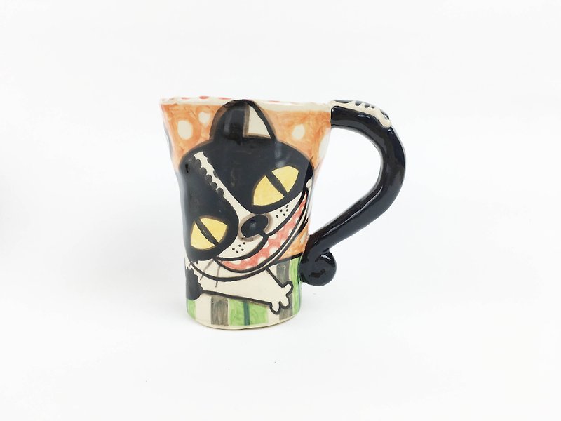 Nice Little Clay hand bell cup _ Happy black and white cat 120323 - แก้วมัค/แก้วกาแฟ - ดินเผา สีส้ม