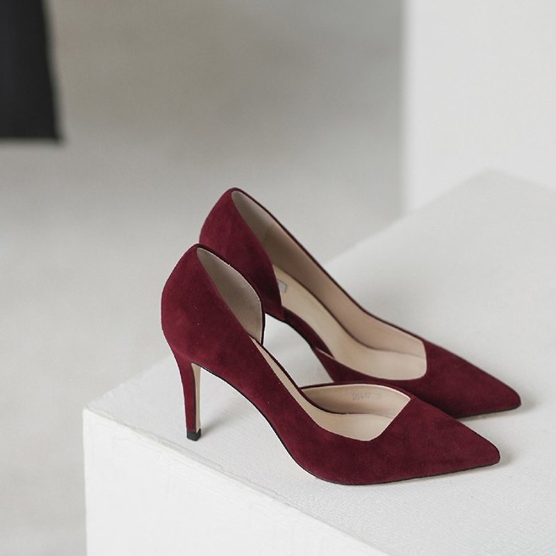 Beveled cutting side hollowed out leather high heels retro red - รองเท้าส้นสูง - หนังแท้ สีแดง