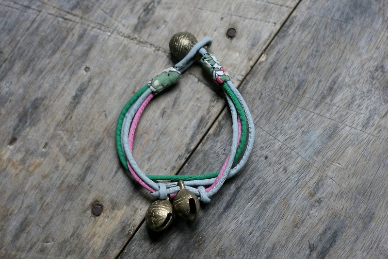 OMAKE Gubu Bell Bracelet 2 Left Figure 1 - สร้อยข้อมือ - ผ้าฝ้าย/ผ้าลินิน สีเหลือง