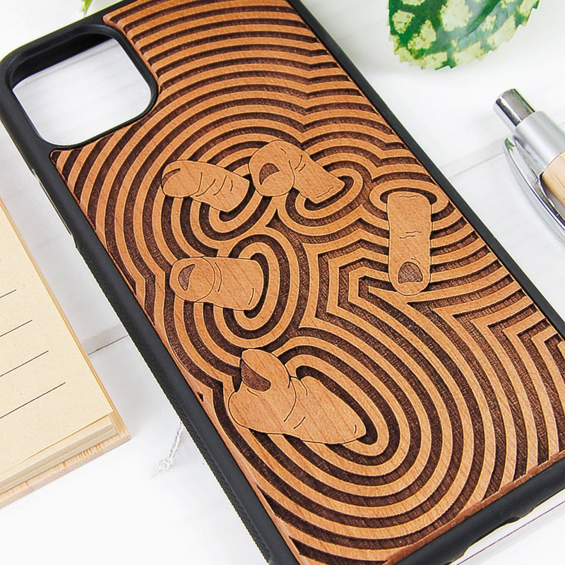 Illusion -  Phone case wood laser engraved + hand painting - 手機殼/手機套 - 木頭 咖啡色