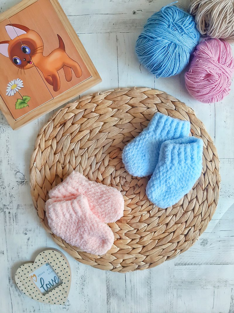 Newborn crochet baby socks