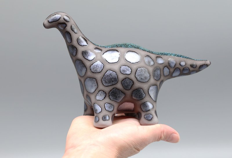Handmade Ceramic Dinosaur Sculpture - Fantasy Table Art - 花瓶/花器 - 黏土 黑色