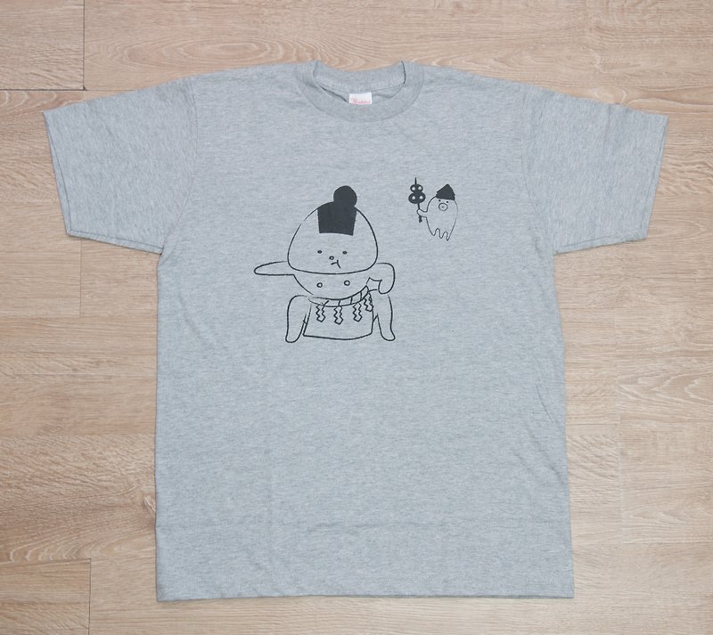 Onigiri T-shirt Dosukoi ver. Gray_Ink (Black) - เสื้อฮู้ด - ผ้าฝ้าย/ผ้าลินิน สีเทา